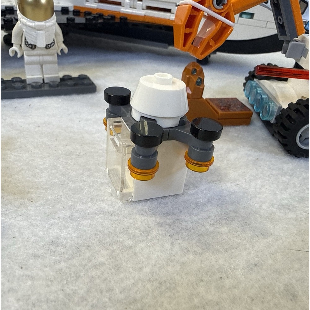 LEGO City 60226 Mars Research Shuttle 100% Complete Adult Display 2019 - Picture 5 of 9